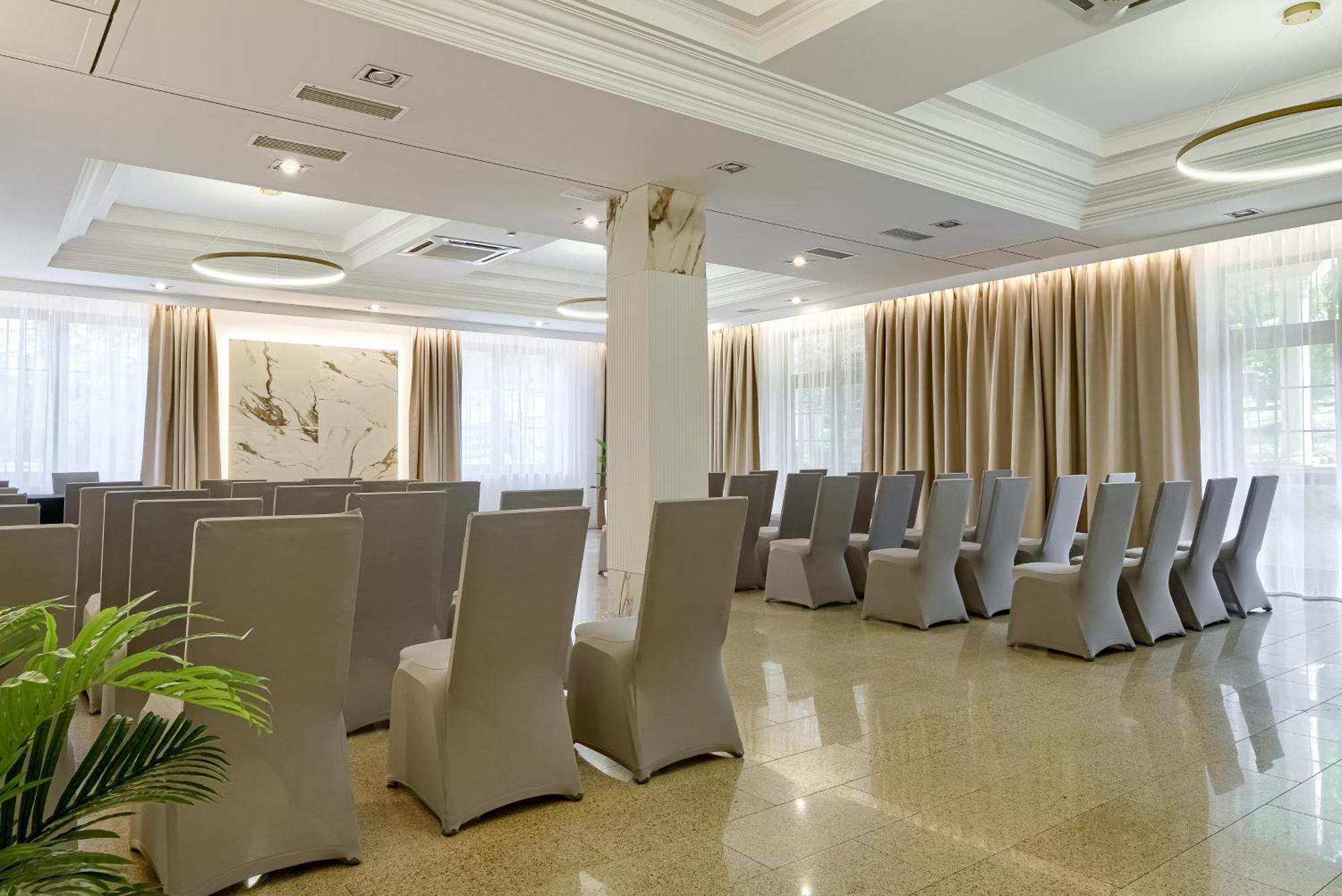Hotel Antoni Томашув-Лубелскі Екстер'єр фото
